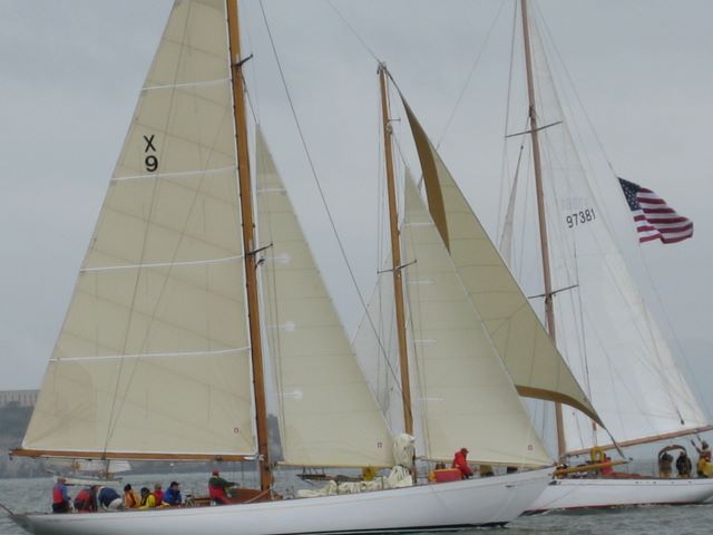 S/V Santana crossing Dauntless