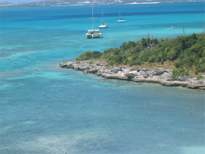 Day sailors coming into Great Bird Island